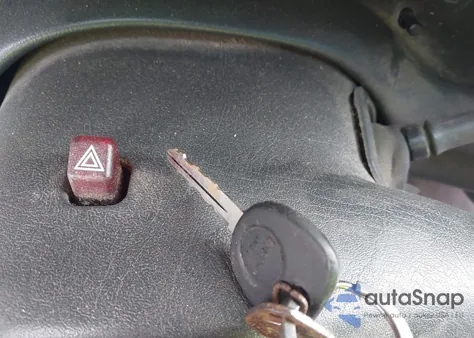 2000 Chevrolet S-10 Ls z USA, uszkodzony, nr VIN 1GCCS1950Y8313817